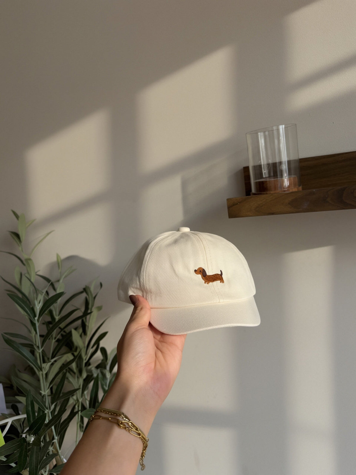 Teckel beige cap white