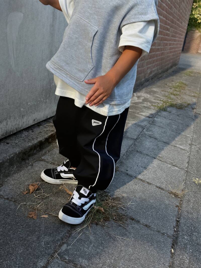 Parachute pants black