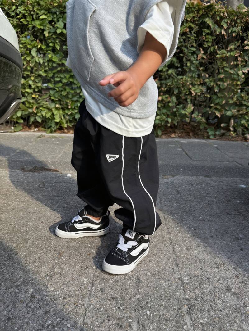 Parachute pants black