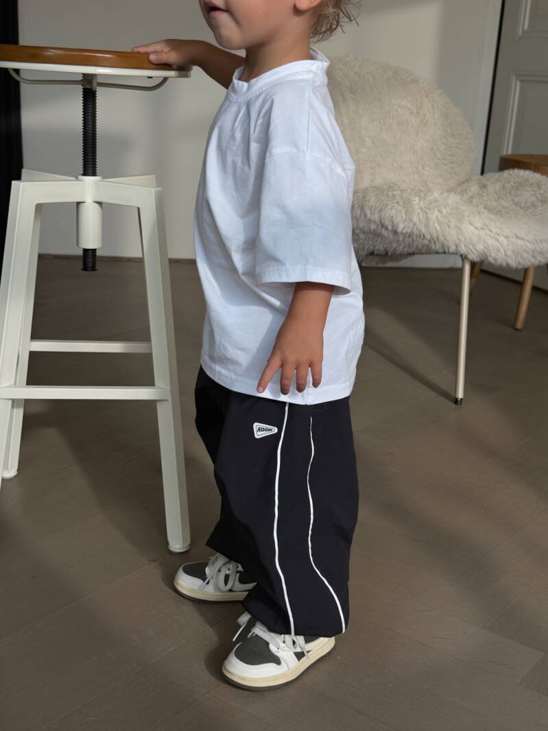 Parachute pants black